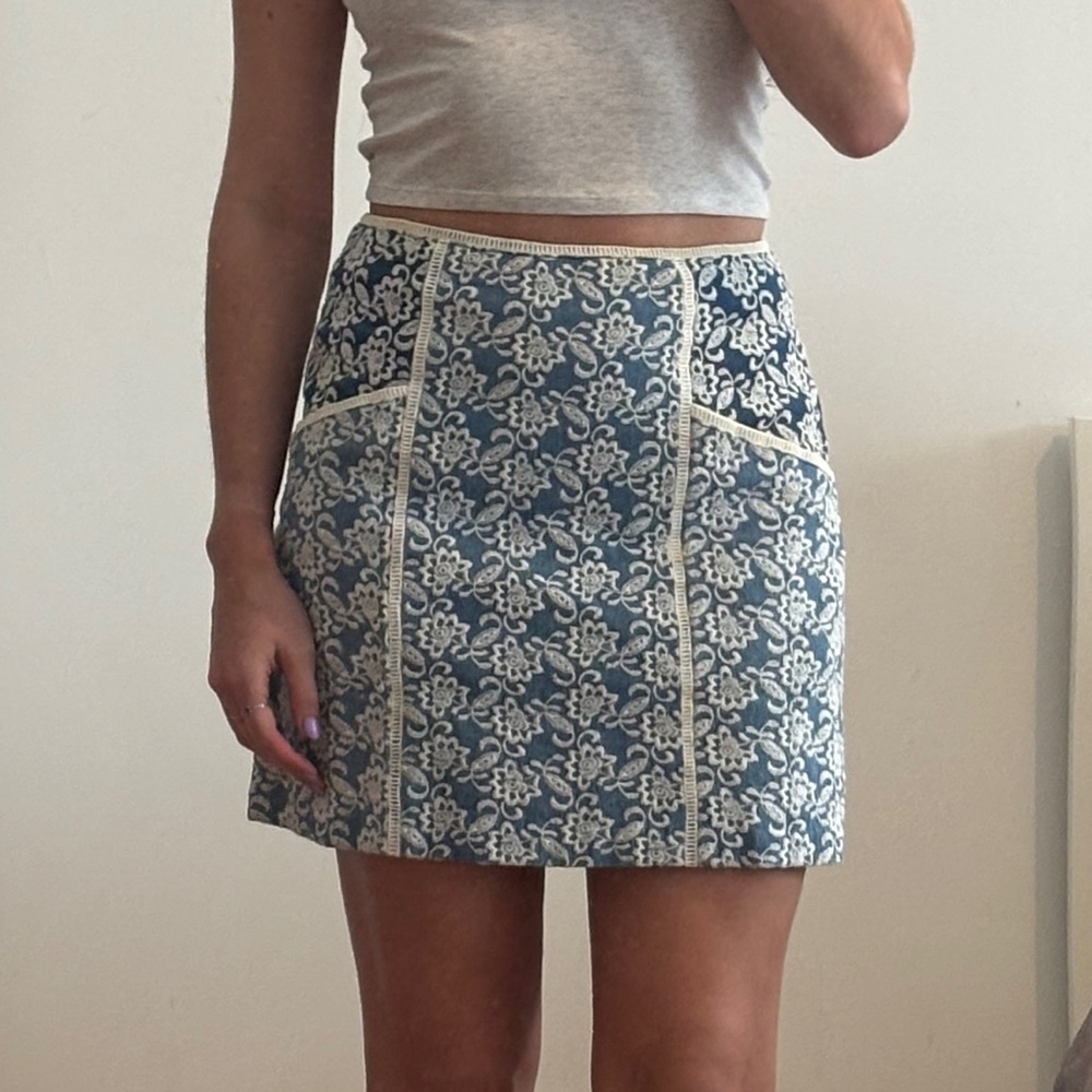 Slate & Willow Navy and Cream Lace Mini Skirt